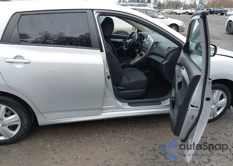 2011 Toyota Matrix z USA, uszkodzony, nr VIN 2T1KU4EE3BC661135